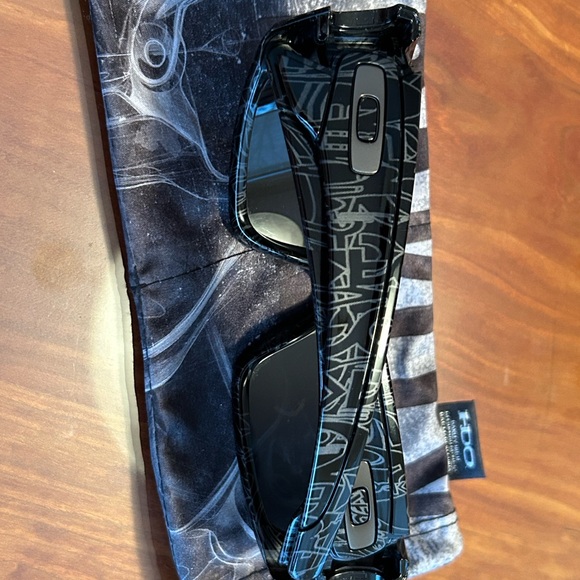 Oakley Fuel Cell Sunglasses 😎 - Picture 3 of 6